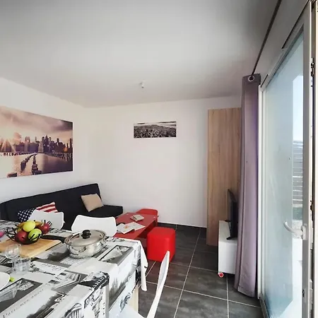Hébergement de vacances Maison Avec à Châteauneuf-de-galaure, 40 M² *