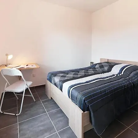 Maison Avec A Chateauneuf-de-galaure, 40 M² *