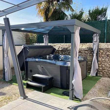 Maison Avec à Châteauneuf-de-galaure, 40 M² Hébergement de vacances