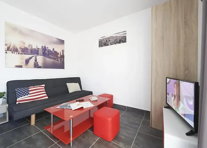Maison Avec à Châteauneuf-de-galaure, 40 M² Hébergement de vacances