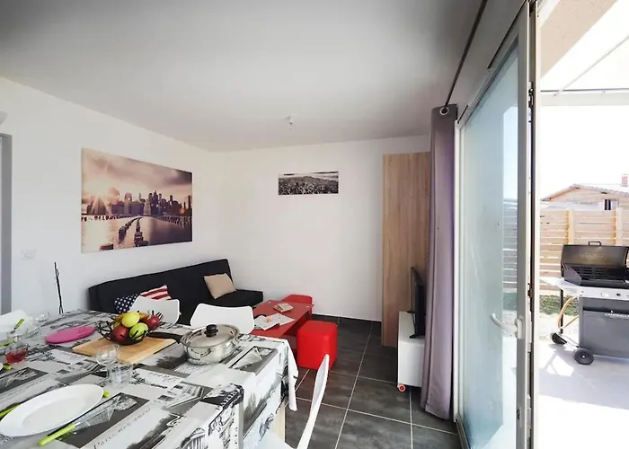 Hébergement de vacances Maison Avec à Châteauneuf-de-galaure, 40 M² *