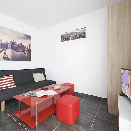 Maison Avec A Chateauneuf-de-galaure, 40 M² Semesterbostad